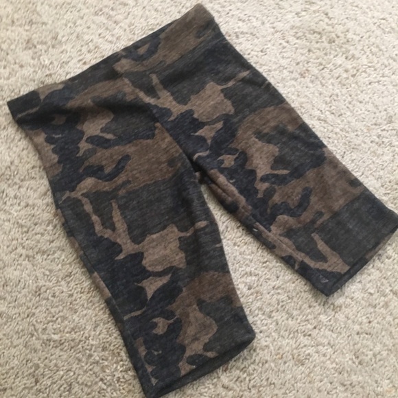PrettyLittleThing Pants - 💗NWOT💗PrettyLittleThing Camo Biker Shorts